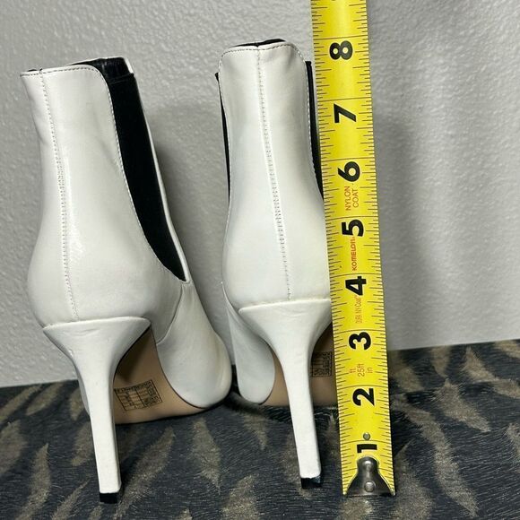 FOREVER 21 BOOTIES   - Picture 4 of 11